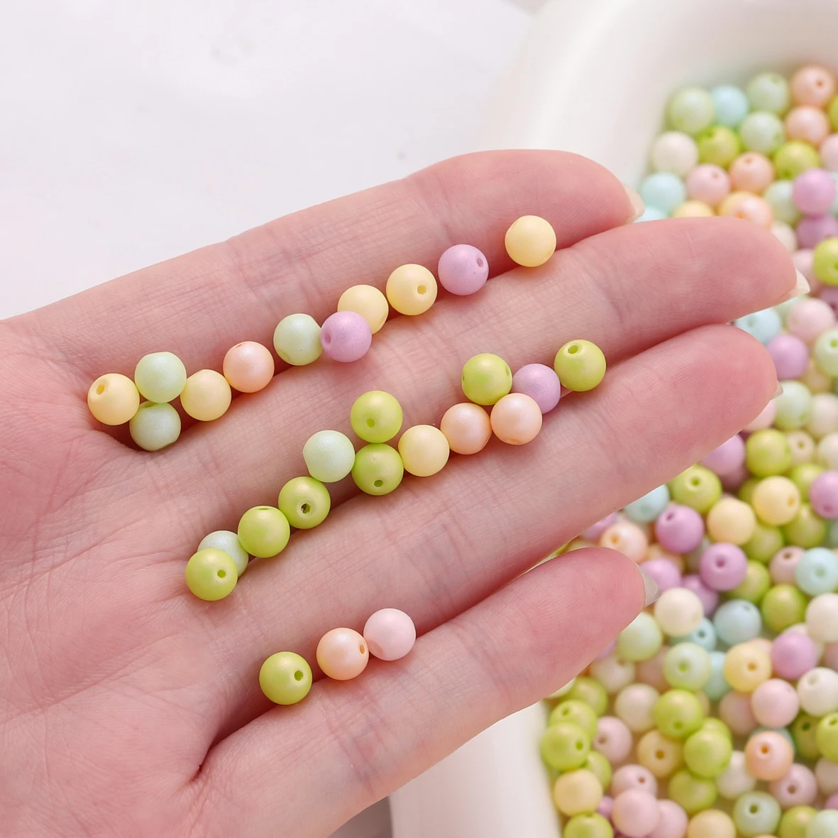 50 pz Perle di Vetro Colorate 5mm Sfera Rotonda Branelli Allentati Del Distanziatore Per Il Ricamo Gioielli FAI DA TE Che Fanno Braccialetti Collane Per Artigianato