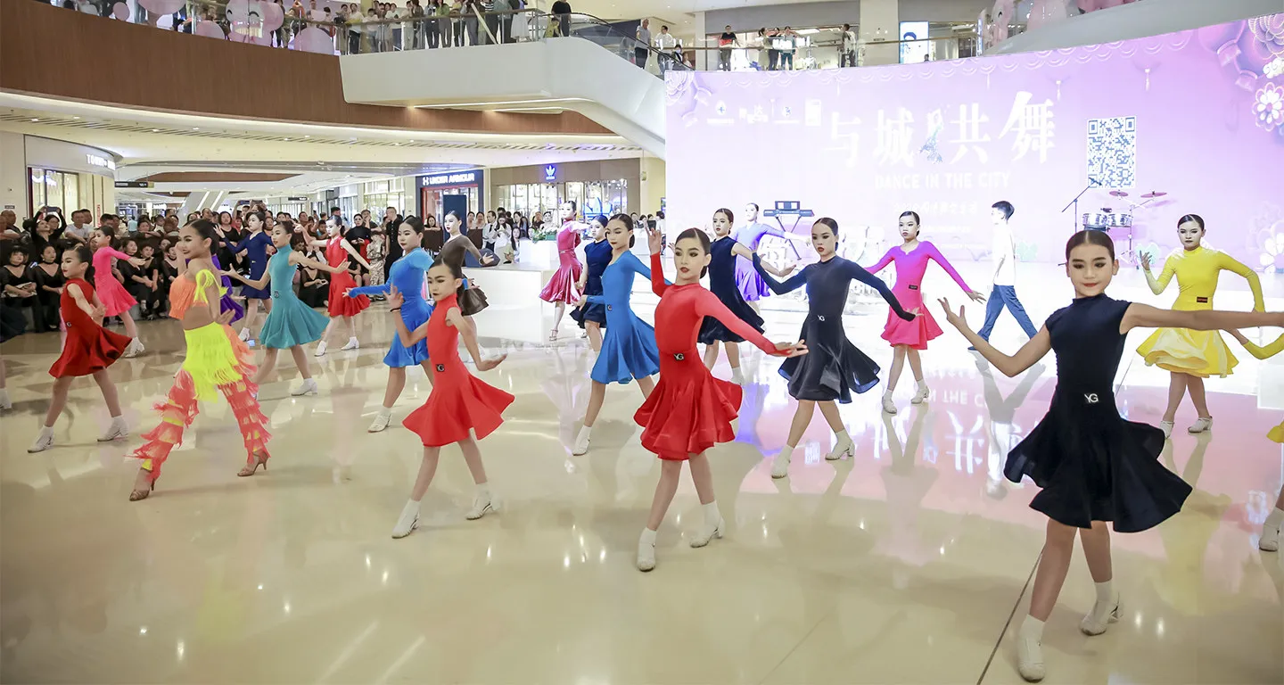 

Новый высококачественный тонкий бархатный детский костюм для латиноамериканских танцев, осенне-зимний цельный тренировочный костюм с длинными рукавами, бархатный комплект с высоким воротником для девочек