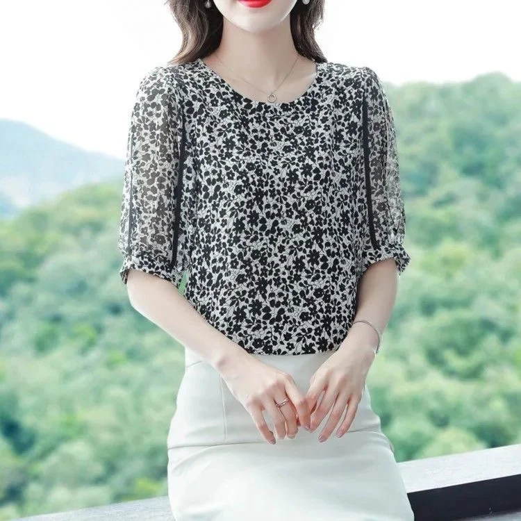 Женская шифоновая блуза с коротким рукавом-фонариком и круглым вырезом