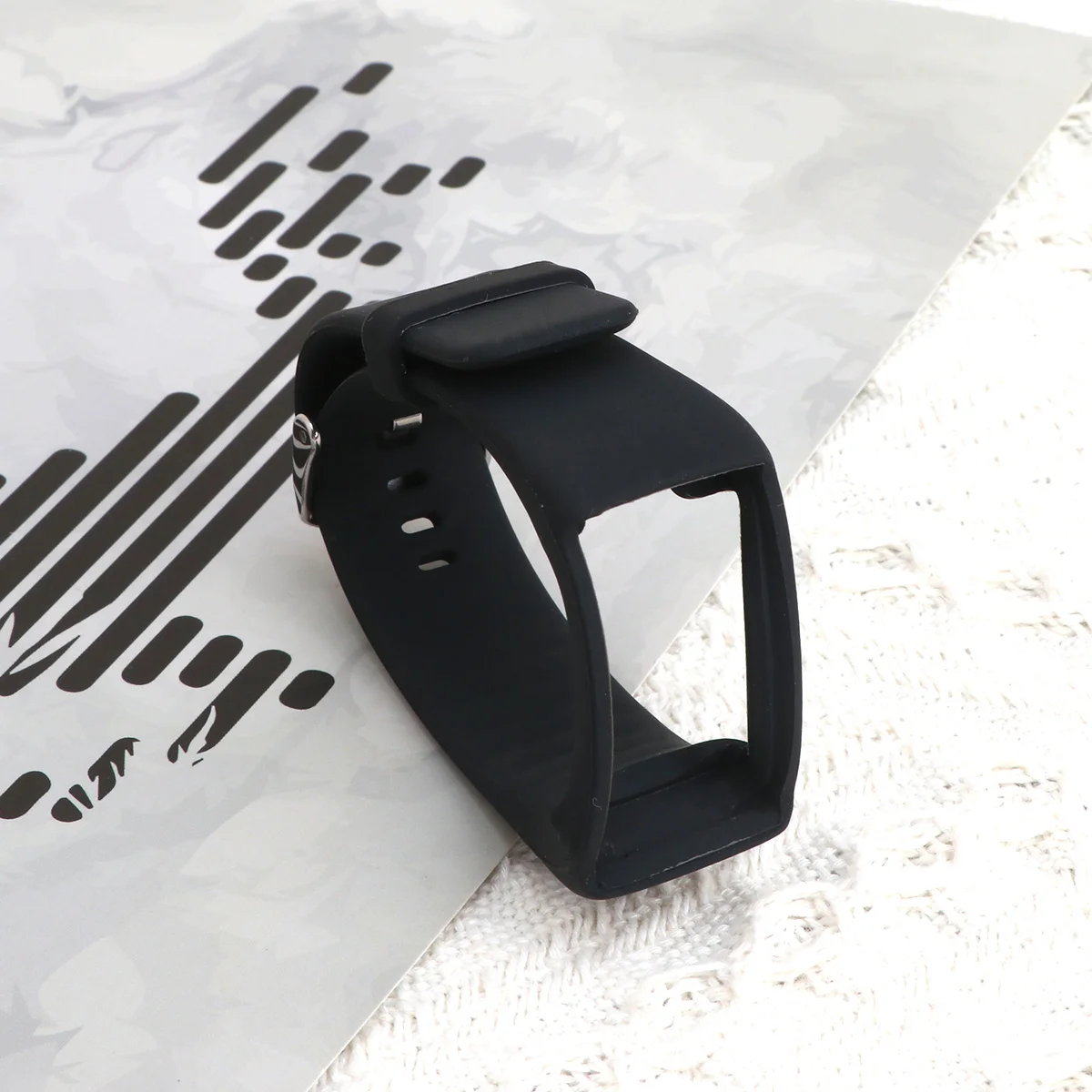 

Silicone Watch Band Replacement Strap for Smart Watches Comfortable Skin-Friendly Lightweight Bright Color Stylish Unisex Wear