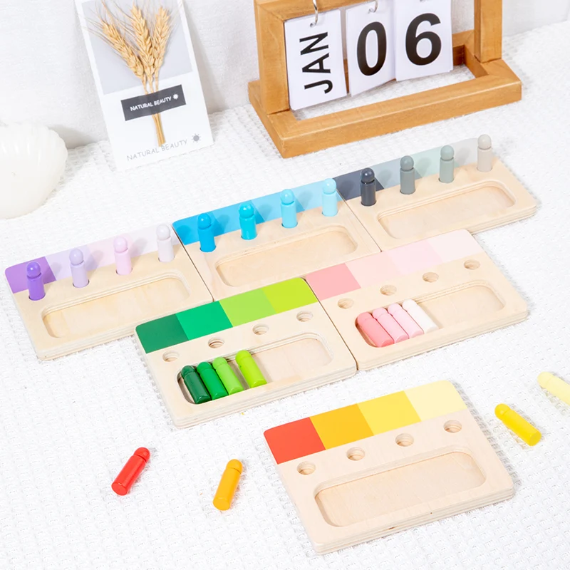 ไม้ของเล่น Montessori ระบบการรับรู้สีกระดานแทรกทำจากไม้24สีของเล่นจับคู่ความรู้ความเข้าใจเพื่อการศึกษาสำหรับเด็ก