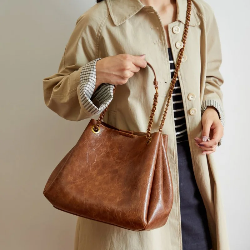 

Ladies Messenger Bag Crafted From Premium Leather Boasting Casual Simple Vintage And High-End Vintage Look​