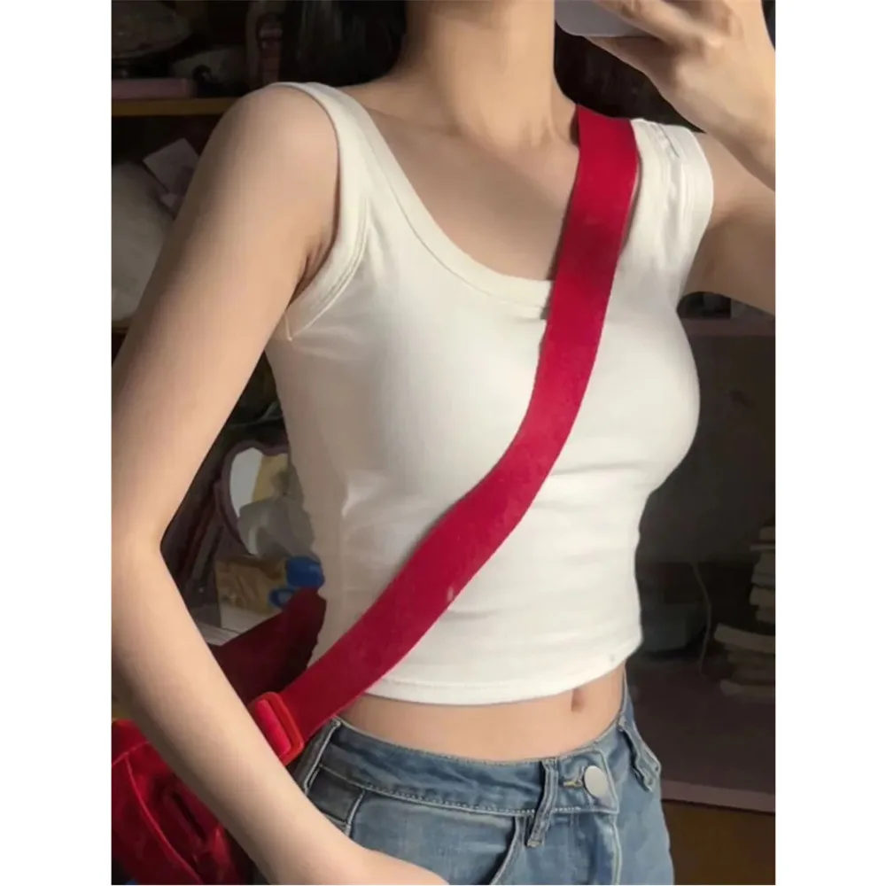 Women's spicy girl wearing short style to show off weight, exposed navel tank top, women's exterior, interior, base, small vest