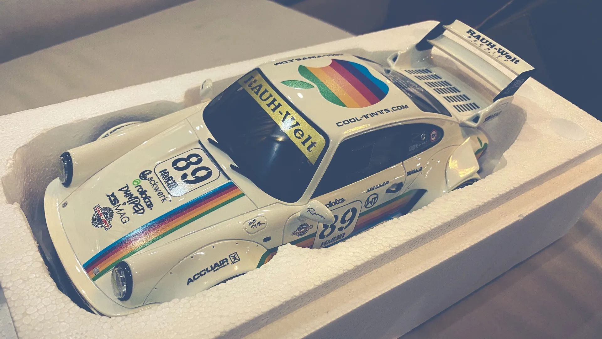 Gtspirit gts 964 rwb Apple Rainbow Paint Limited Edition 1/18 Car Model Classic Toy Gift piece