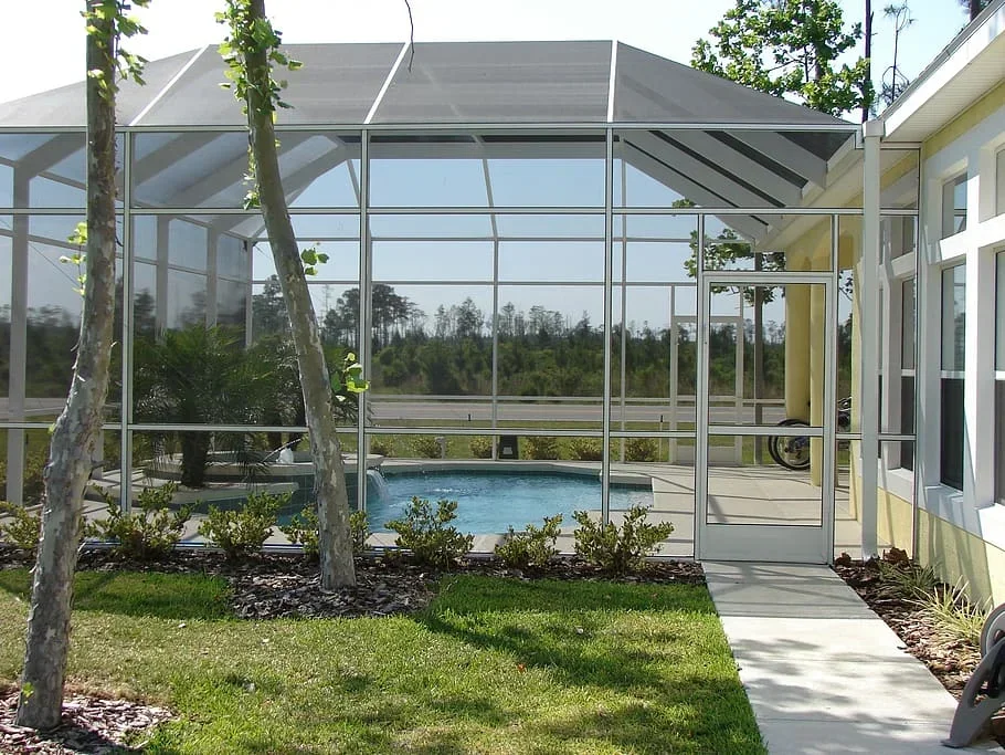 Customized Modern Chinese Style Garden Aluminum Sunroom Villas Waterproof Tempered Glass Aluminum Alloy Frame Slant Hotels