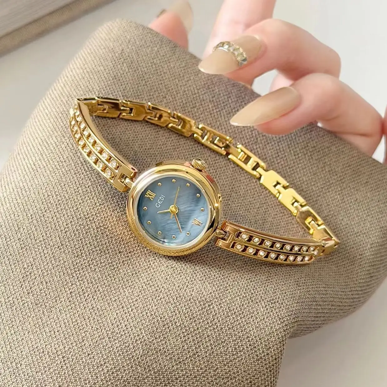 NEW 2027 Elegant Luxury Watches for Women Diamond Studded Strap Bracelet Stainless Steel Wristwatch Ladies Quartz Watch Gifts