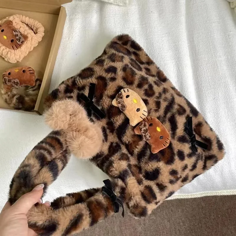 Torba na ramię Hello Kitty Cartoon Leopard, pluszowa, urocza, praktyczna, codzienna, przenośna, lekka.