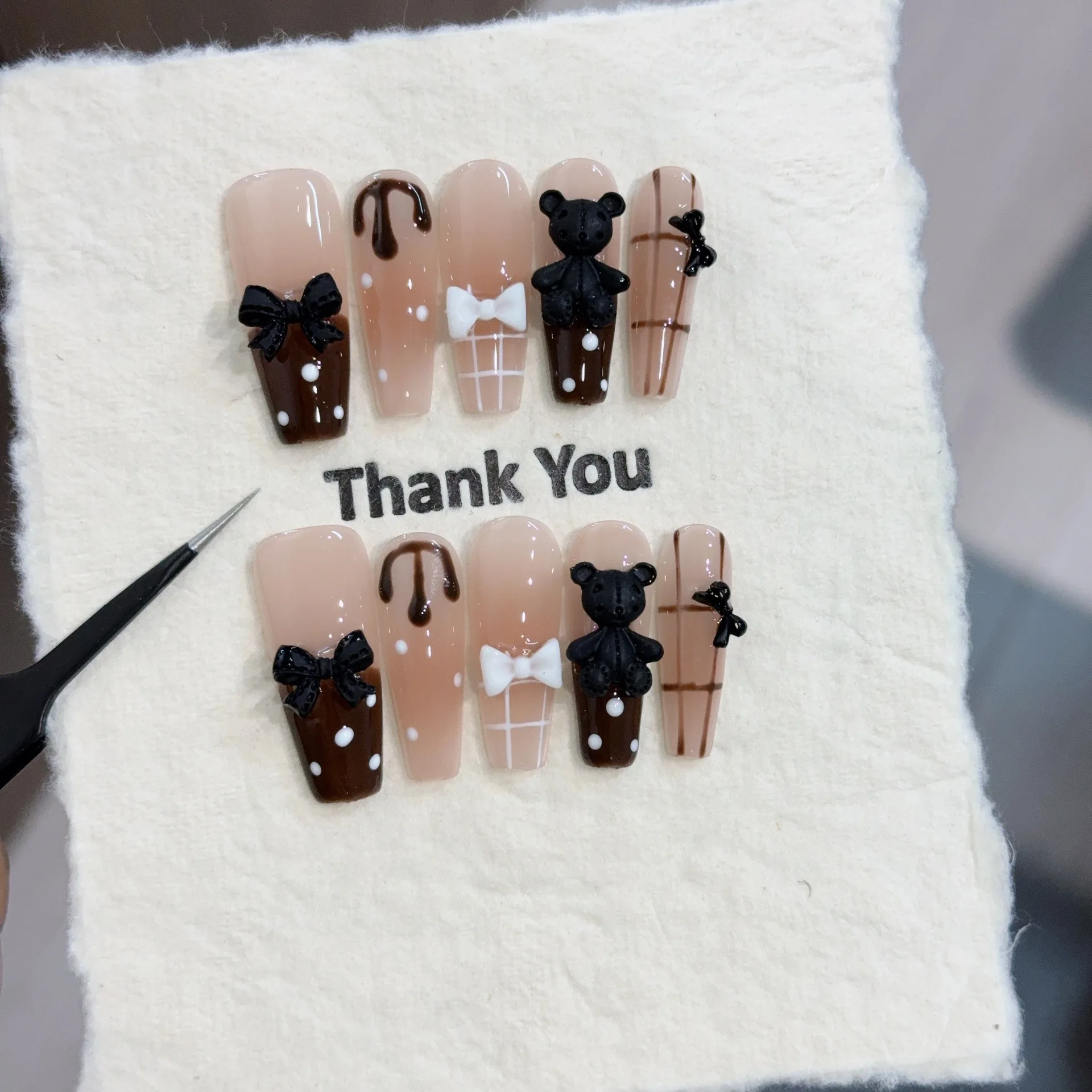 

10 шт., розовые накладные ногти ручной работы с черным медвежонком для женщин и девочек, модные накладные ногти, носимые съемные накладные ногти