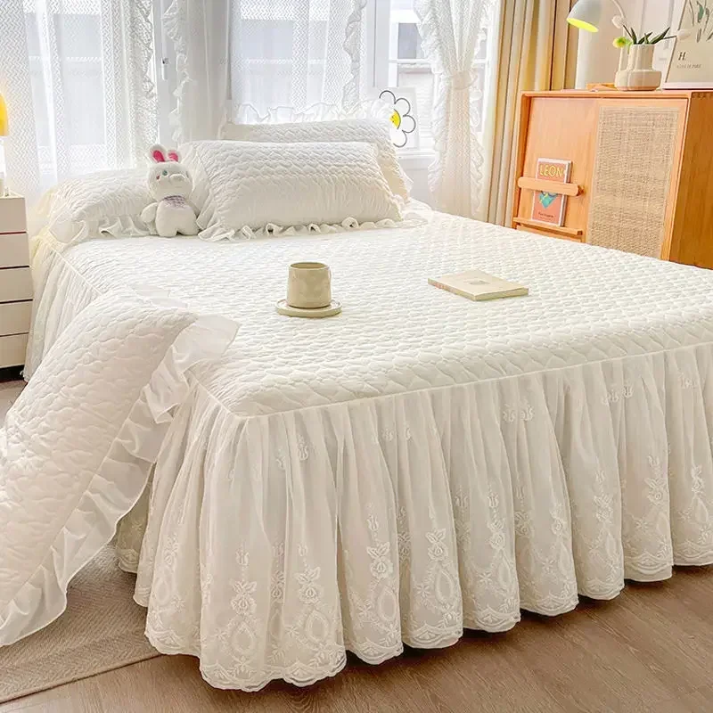 

Quilted Bed Skirt Three Piece Set Four Seasons Universal Anti Slip Bedspread Heart Shaped Pattern Thick Cotton Bedding Sheets