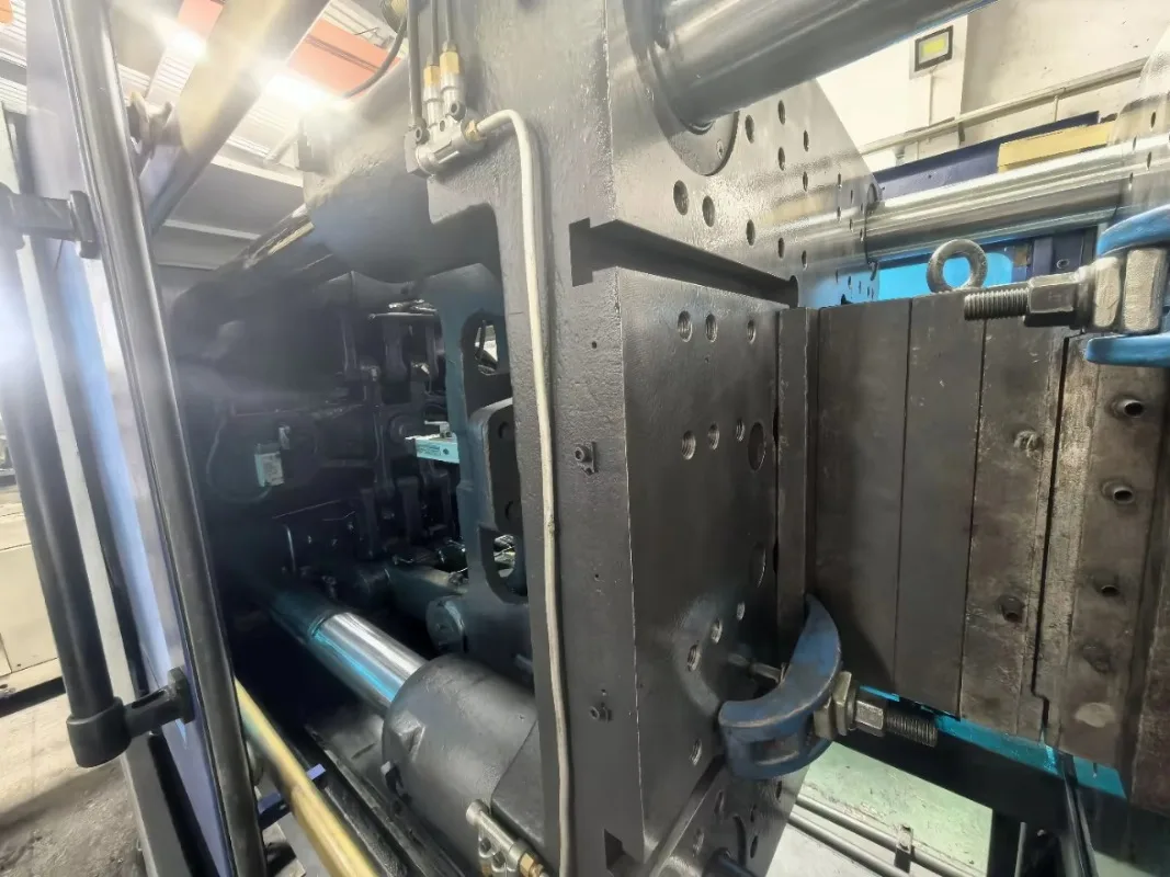 Horizontal 200 Ton Servo Injection Machine PLC Control Small Precise Screw Motor Factory Direct Custom