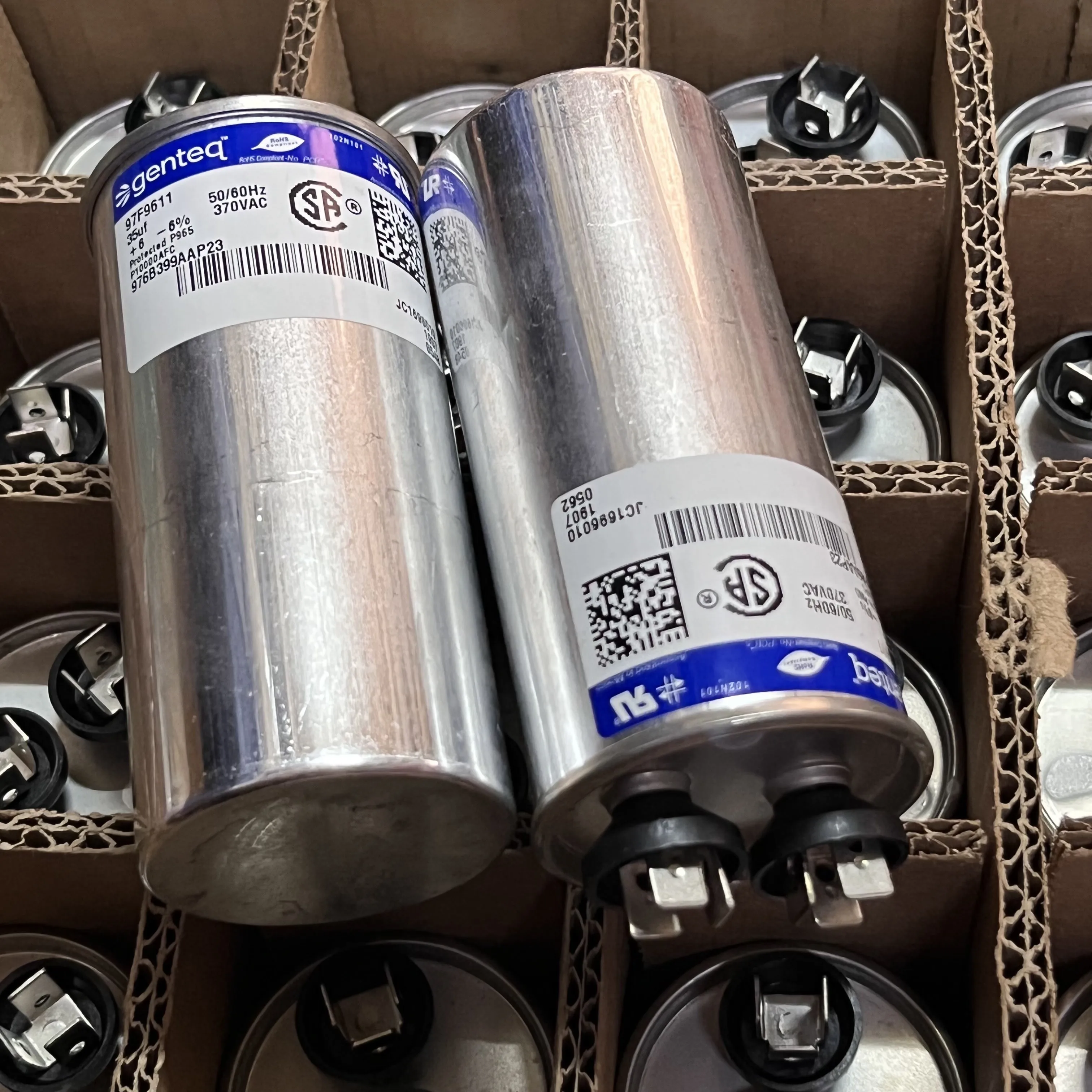 Brand new original GE 97F9611 type 35UF 370VAC audio tube oil-immersed capacitor, volume 45*98mm