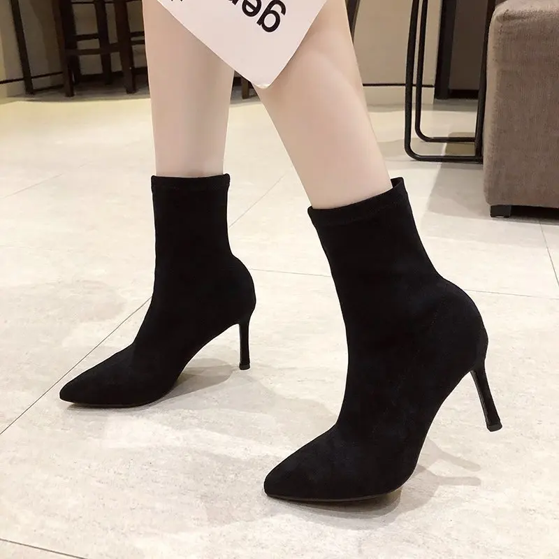 Botas cortas puntiagudas afiladas para mujer en otoño e invierno 2025, zapatos de tacón fino de gamuza, calcetines y botas