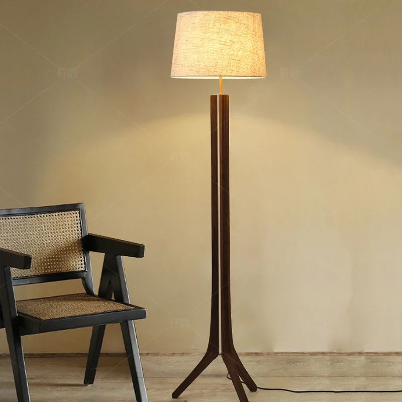 lampadaire en bois massif,