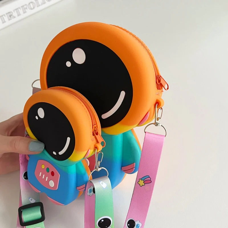 Kid Boys Silicone Fashion Cosmonaut Messenger Bag Coin Purse Girl Children Astronaut Crossbody Bags Decompression Pop Fidget Toy