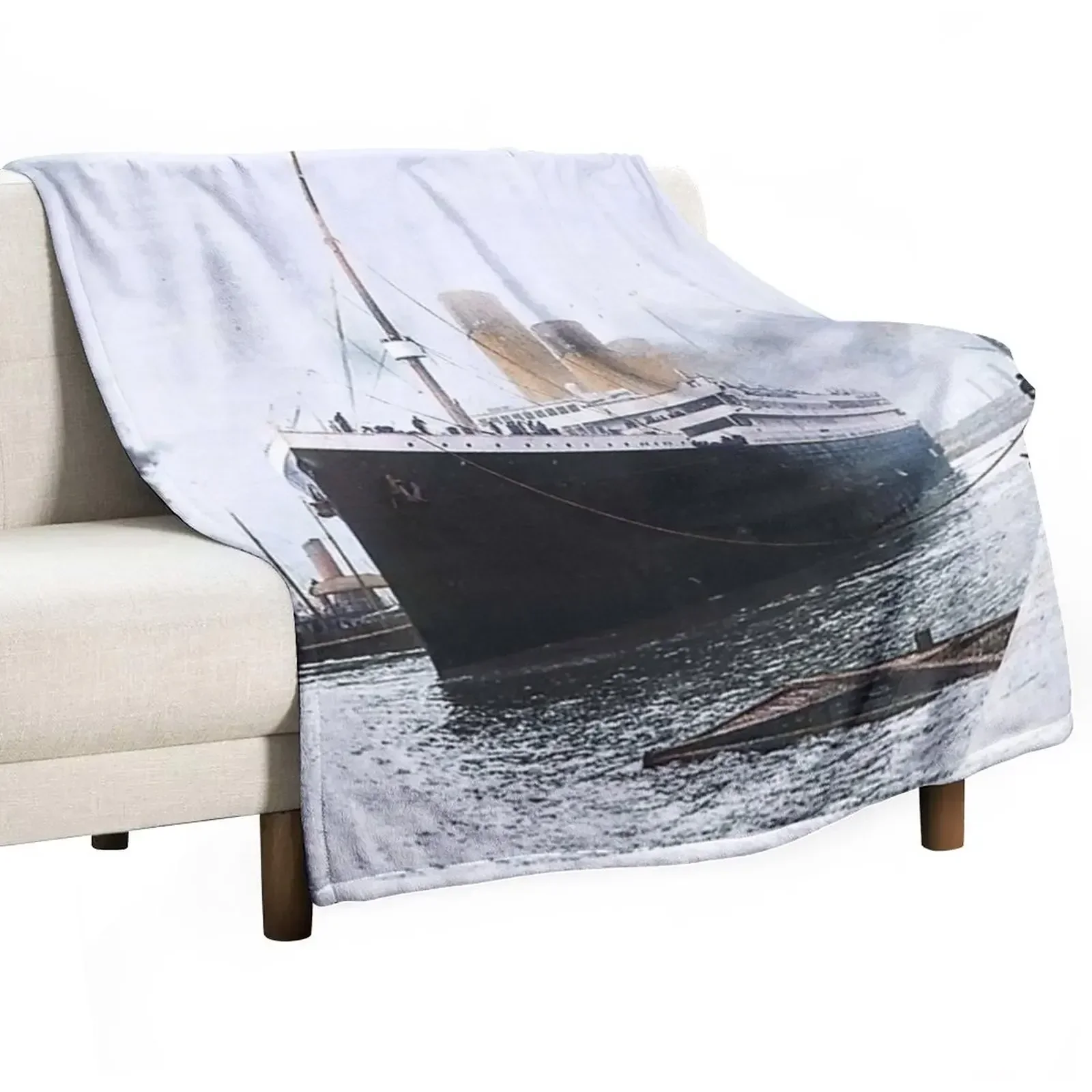 Titanic prepares to leave port, 1912 Throw Blanket Soft Plush Plaid Decoratives Blankets