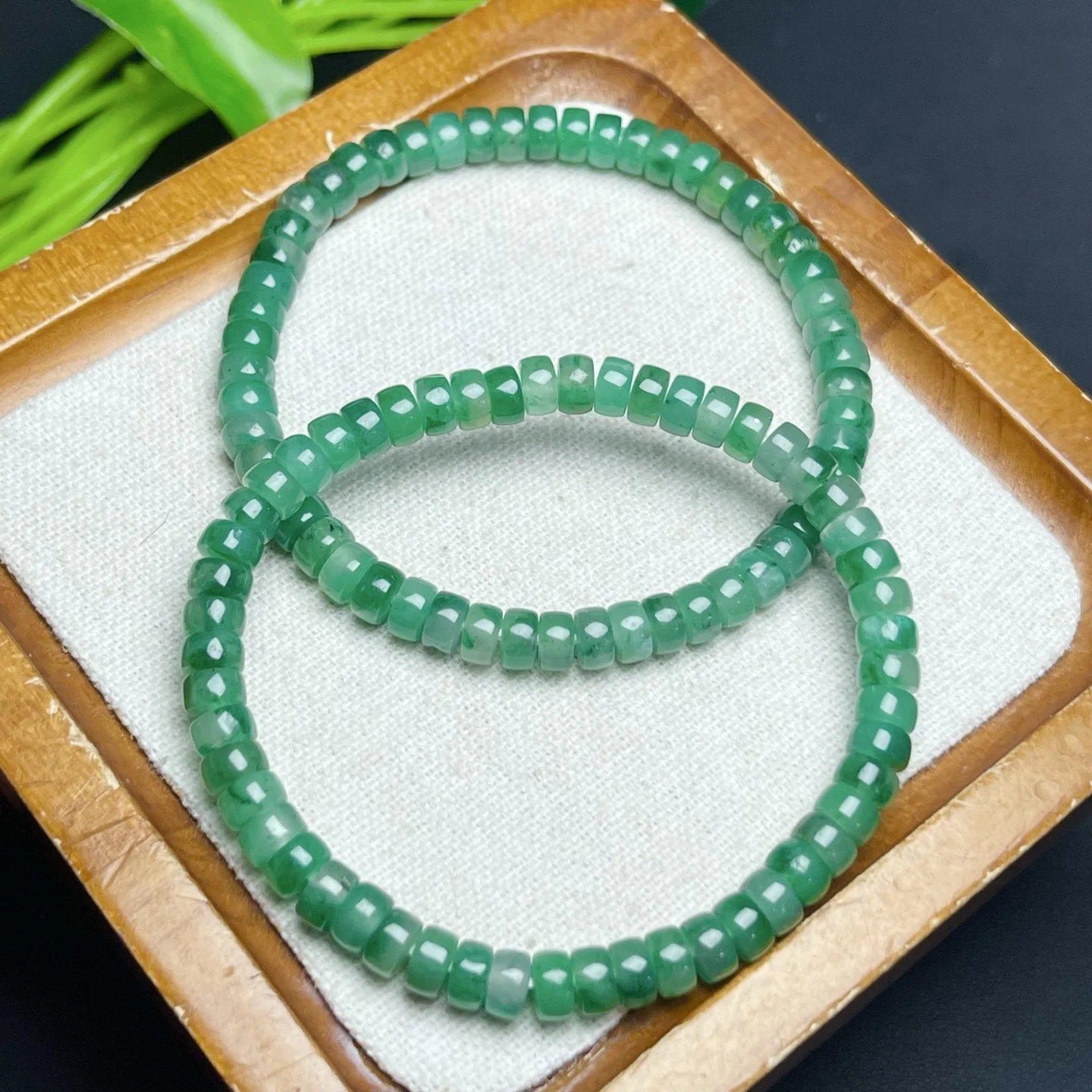 

Natural Jadeite Bead Bracelet Healing Fengshui Crystal Charm Women Energy Jewelry Holiday Gift 1PCS 6X13MM