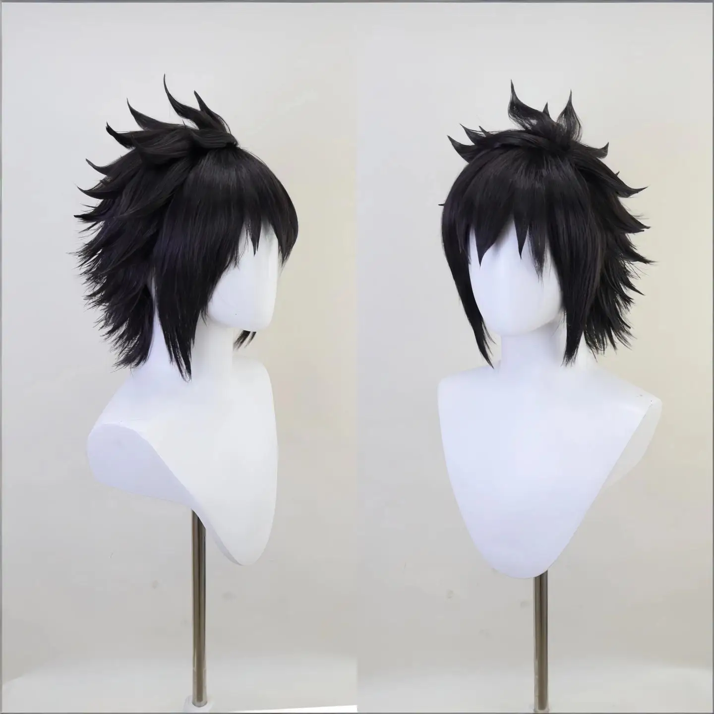Parrucca corta nera per cosplay anime – Capelli sintetici a strati appuntiti, parrucca per costume resistente al calore per uomo