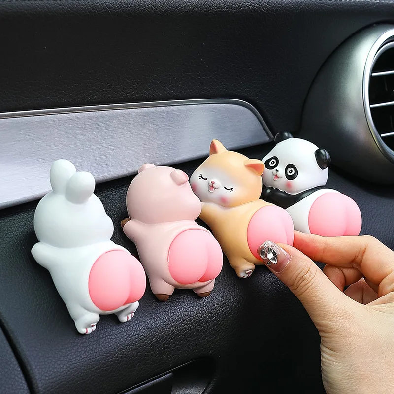 1 Stück Squishy Po-Puppe Auto-Ornament Niedliches Cartoon-Stressabbau-Spielzeug Tierfigur für Fahrzeug-Armaturenbrett Innendekoration Geschenk