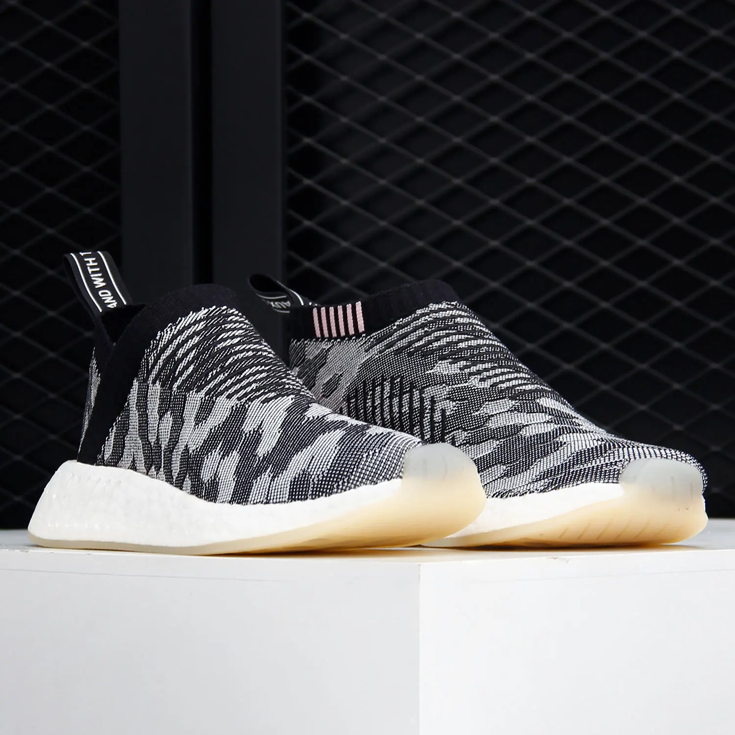 

Adidas оригинальная спортивная обувь женская сезонная клеверная удобная амортизирующая повседневная обувь BY9312