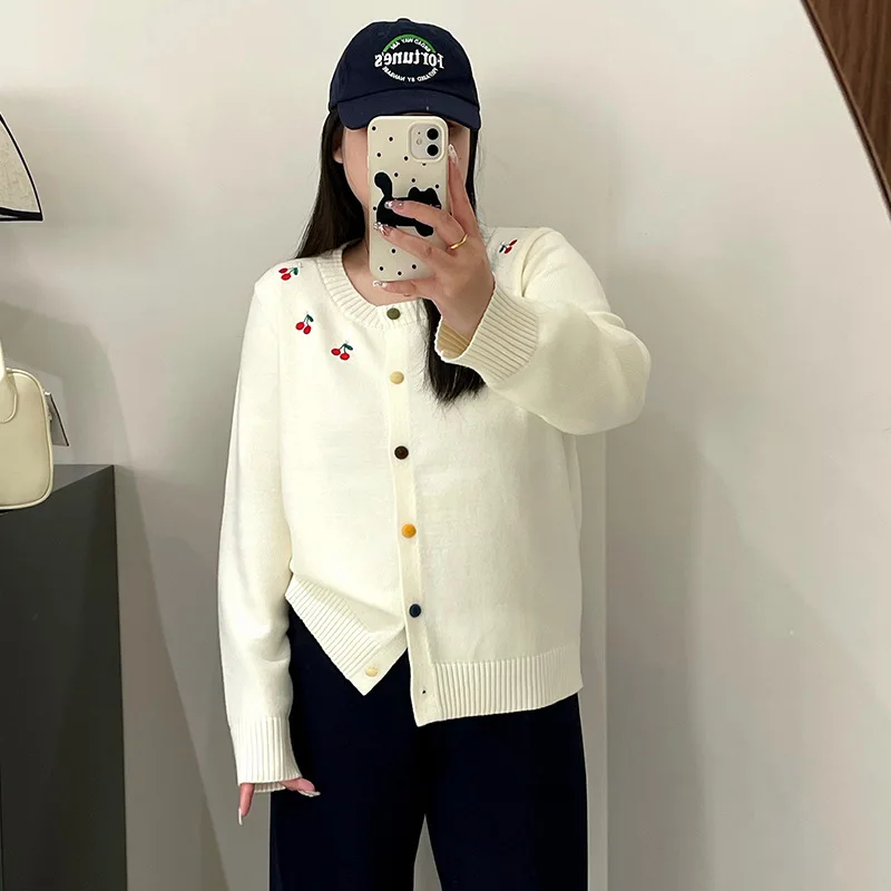 FRYAY LAB Oversize'owy damski sweter z okrągłym dekoltem i haftem, damska kurtka z długim rękawem, luźny kardigan z dzianiny na jesień 2025, modny