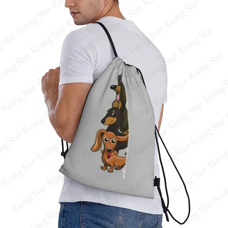 Kawaii Dachshund لطيف الكلب دراجة على ظهره رياضة الرباط حقيبة الأحذية متعددة الوظائف حقيبة رياضية الشاطئ حقيبة السفر للجنسين هدية