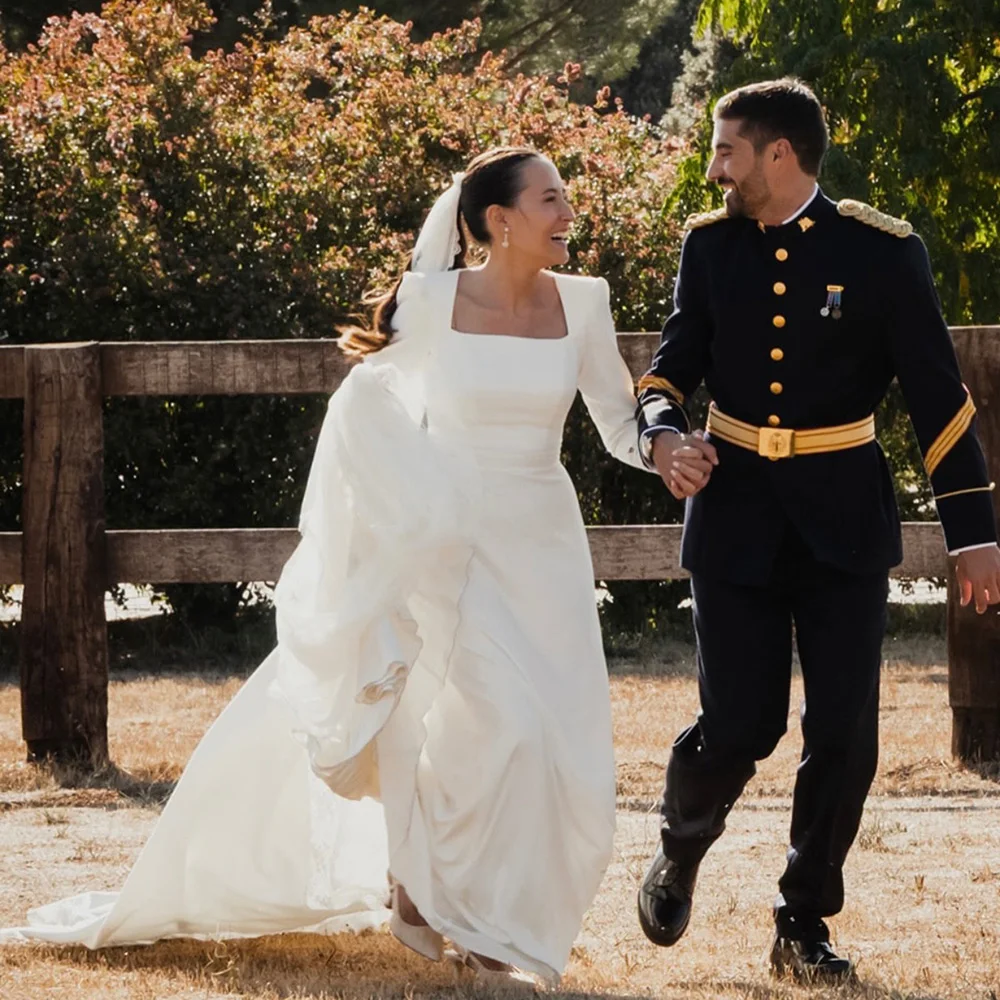 Square Neck Long Sleeve Wedding Dresses Backless A Line Bridal Gown Simple Wedding Gown with Train Royal Bride Dress Customized