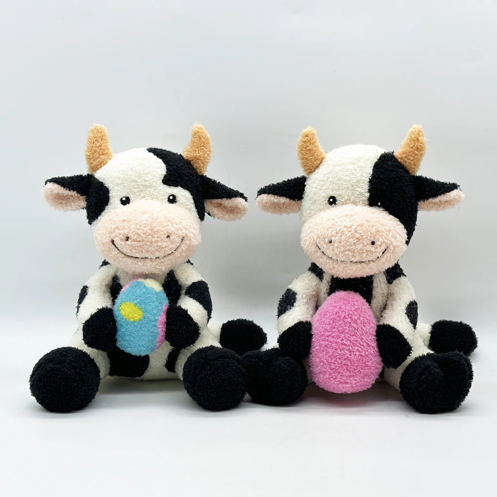 Jouet en peluche de vache de Pâques, jouet de dessin animé amusant, tenant une vache de producteurs rélavoisier, cadeau de Pâques, poupée de décoration de chambre