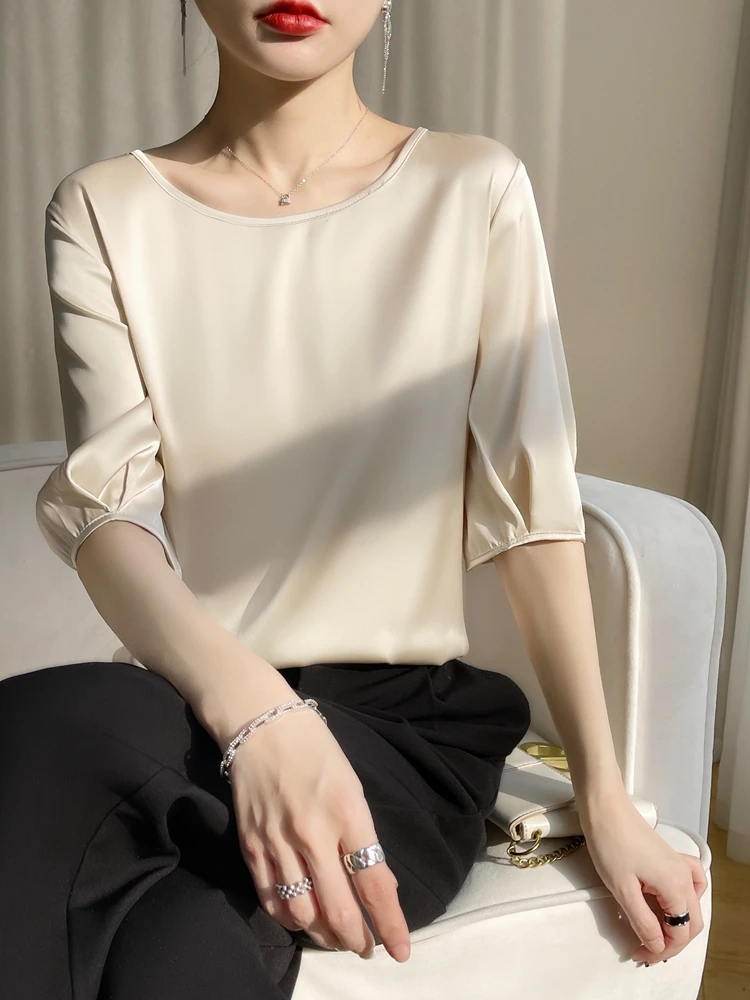シルクサテンルーズフィットミッドスヴェオルトスヴェ女性のTシャツラウンドネ夏涼感薄手素材韓国Sleトップ