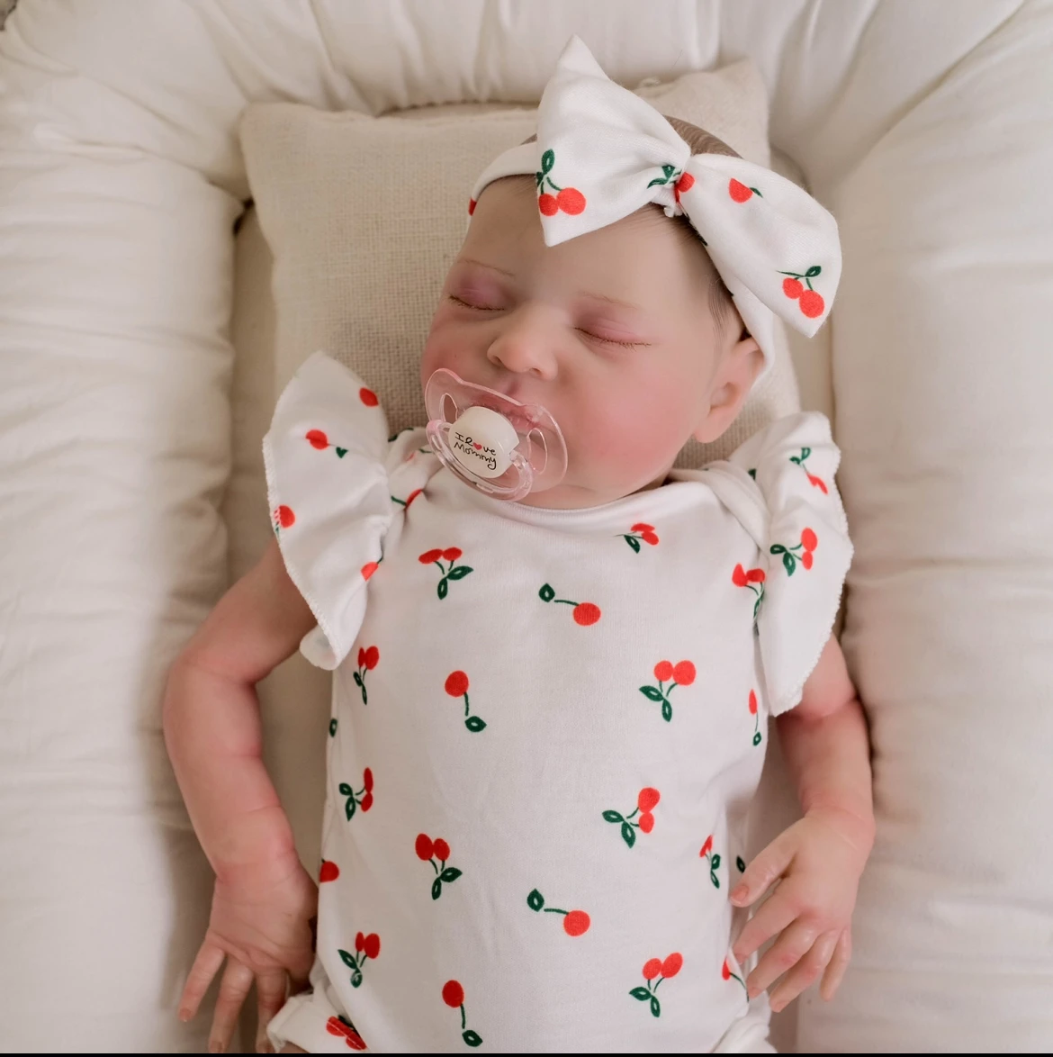 

19 inch Laura Premium Reborn Doll Girl Hyper Realistic Sleeping Face Hand-Stitched Handmade Clothes An Ideal Gift For Children