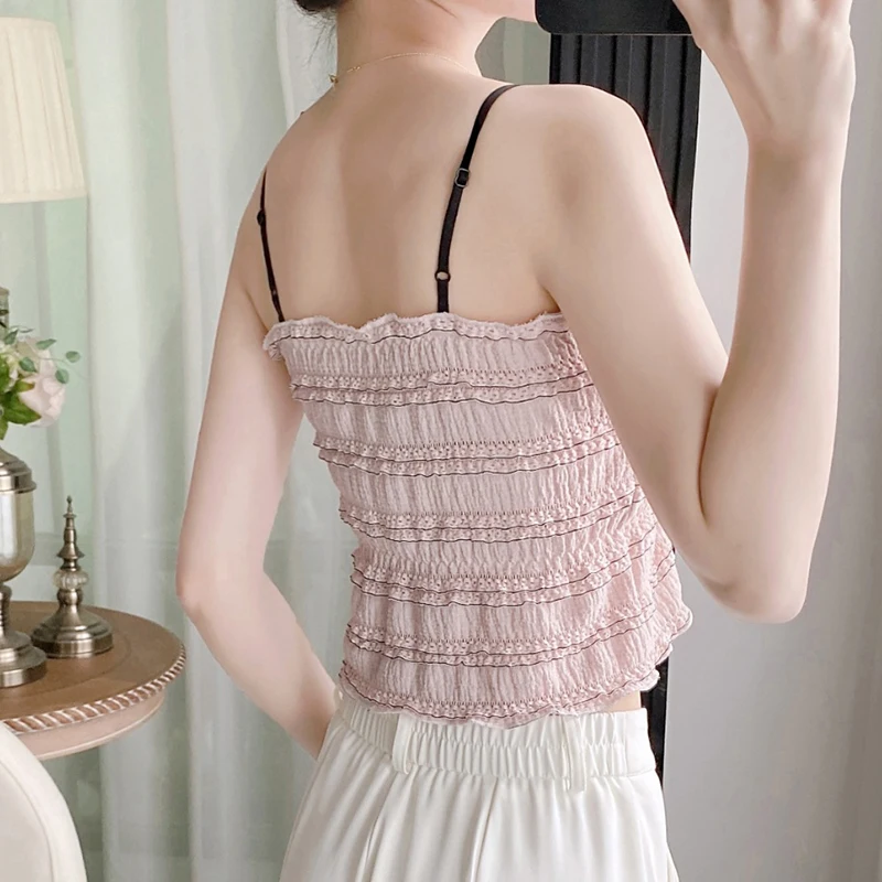 Letnia damska słodka bluzka na ramiączkach z falbankami, plisowana, bez rękawów, dopasowana, z wkładką na biust.