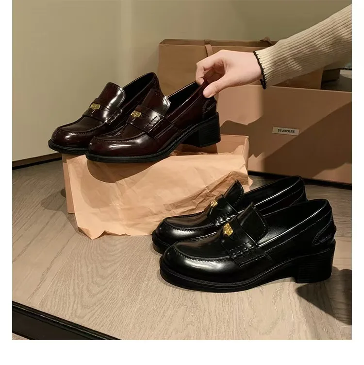 

Women's Slip-On Loafers Velvet Leather Gold Coin Embellishment round Toe Flat Heel Korean Style Rubber Sole Casual Shoes