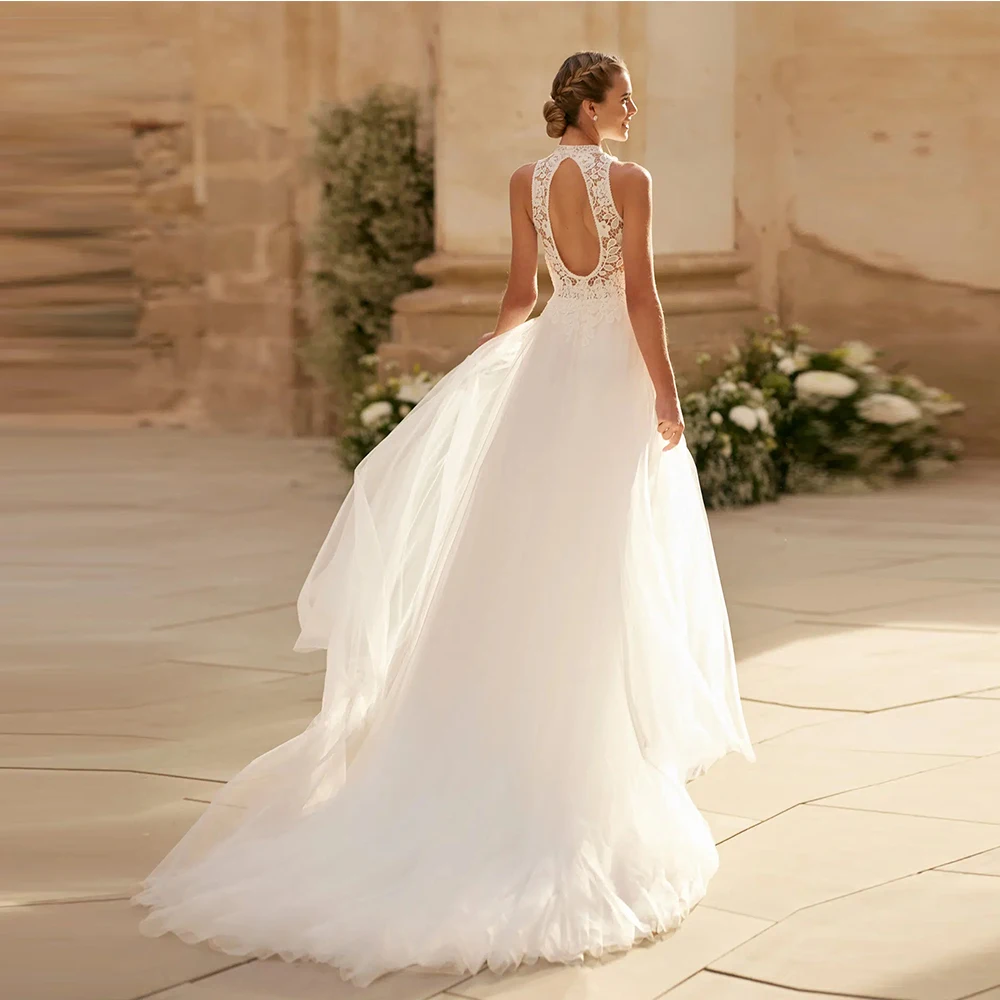 カスタマイズされたセクシーな白いボヘミアンウェディングドレス、レースアップリケ、ホルターネック、バックレス、ブライダルガウン、女性用フロントスリット、ウェディングドレス