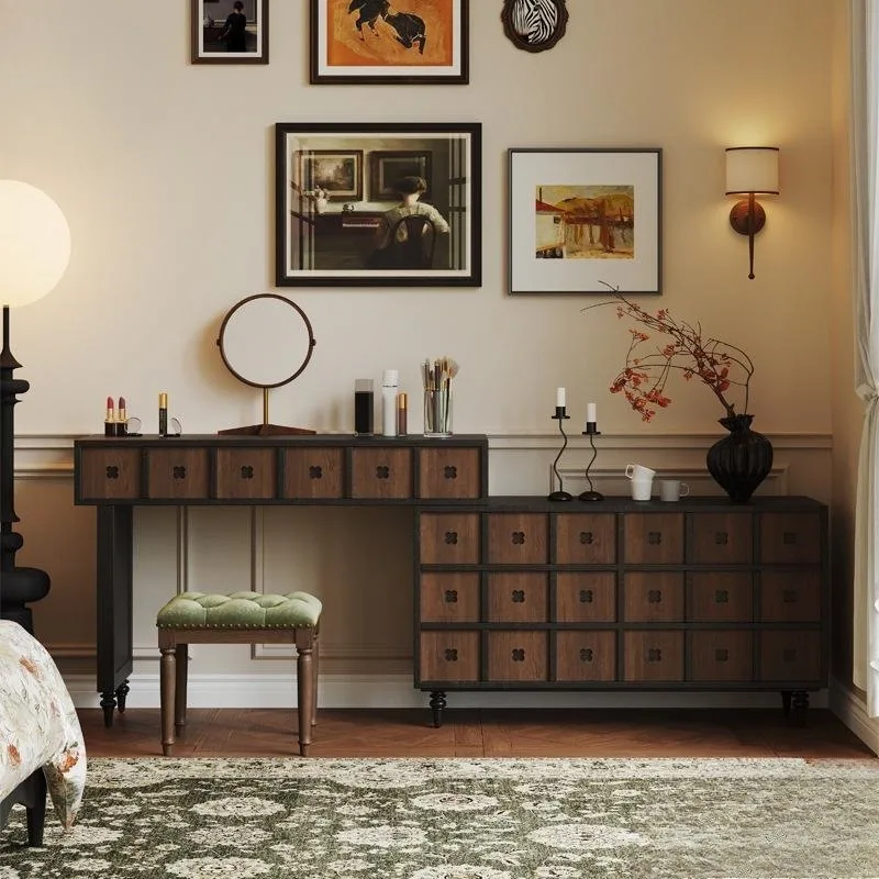 

Угловой комод из орехового дерева в средневековом стиле для спальни