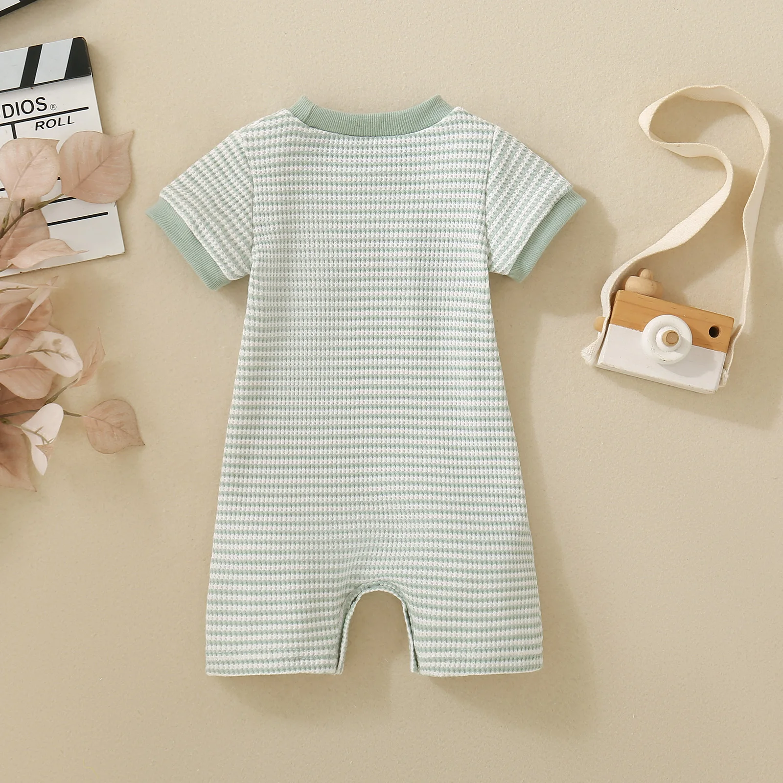 Summer unisex baby and toddler short-sleeved light green romper with three little birds embroidery