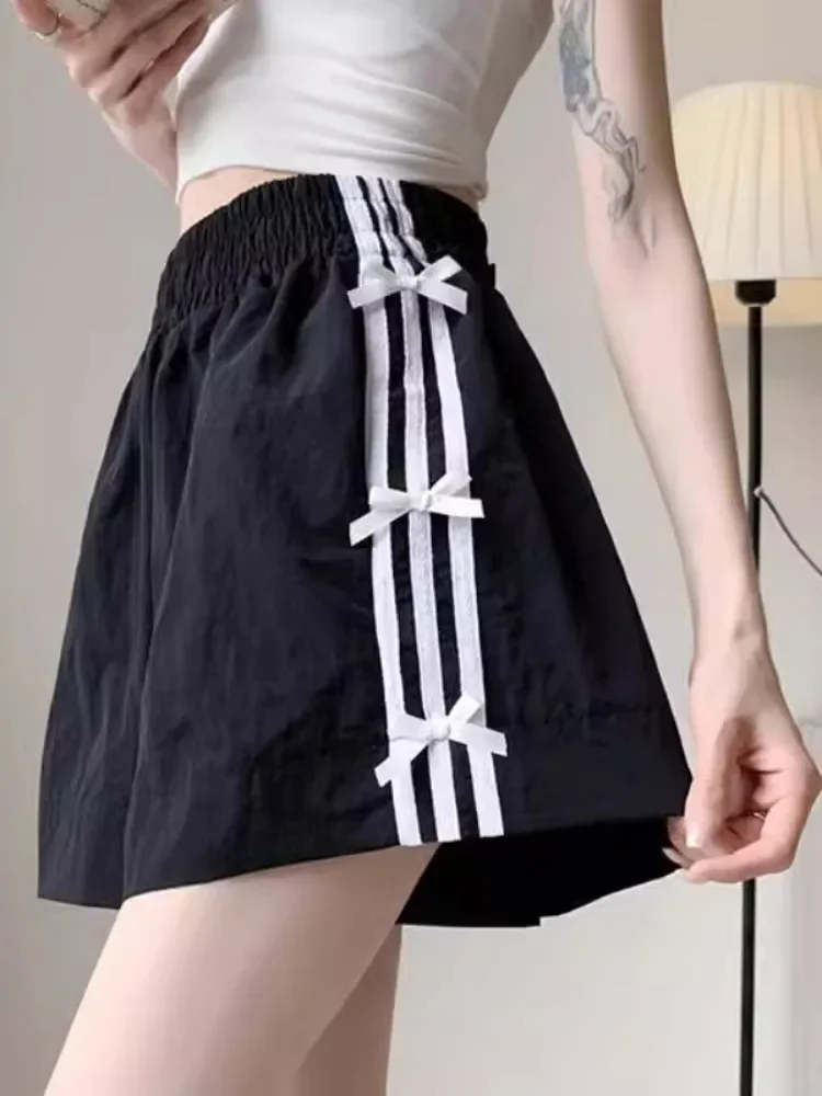 Ropa deportiva coreana Goft, pantalones cortos con agradable arco a rayas, pantalones de chándal de moda en blanco y negro, comodidad de verano, transpirable, de secado rápido