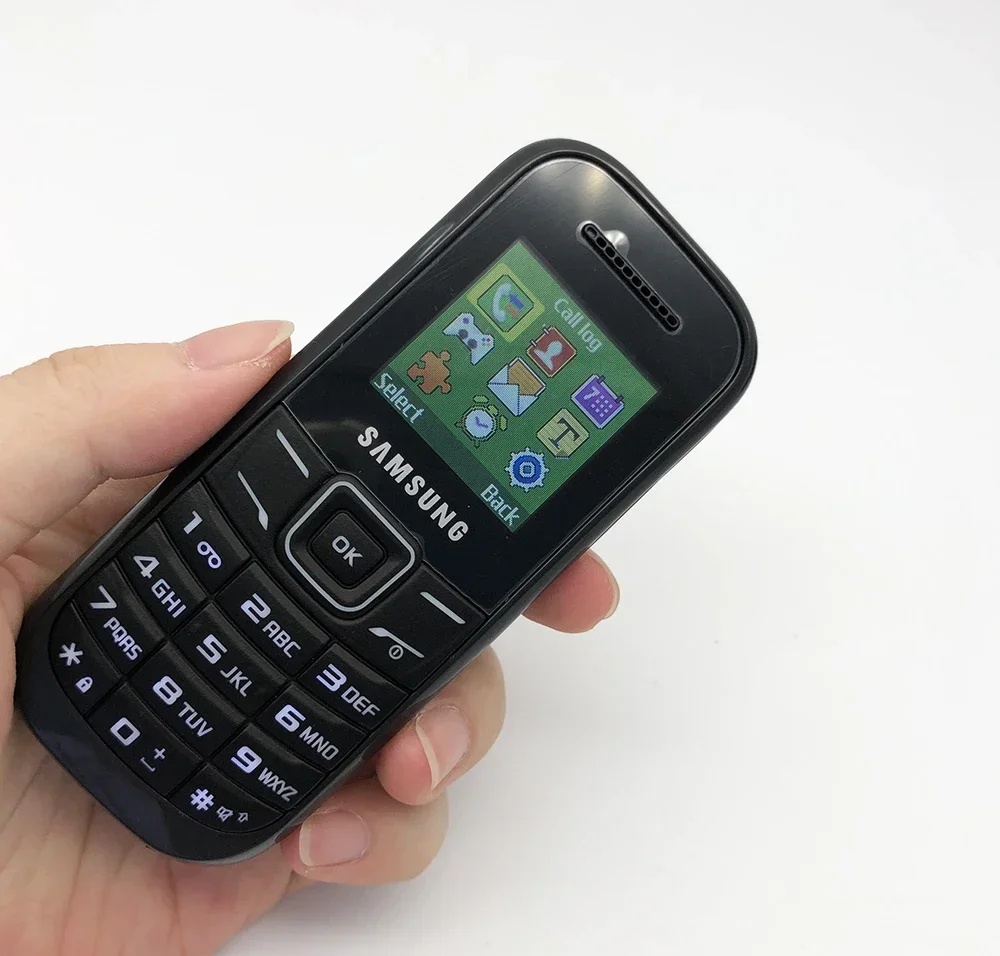 Original Samsung E1200 GT-E1200 Pusha 2G GSM 900/1800 Mobile Cell Phone Only English Keyboard Unlocked CellPhone