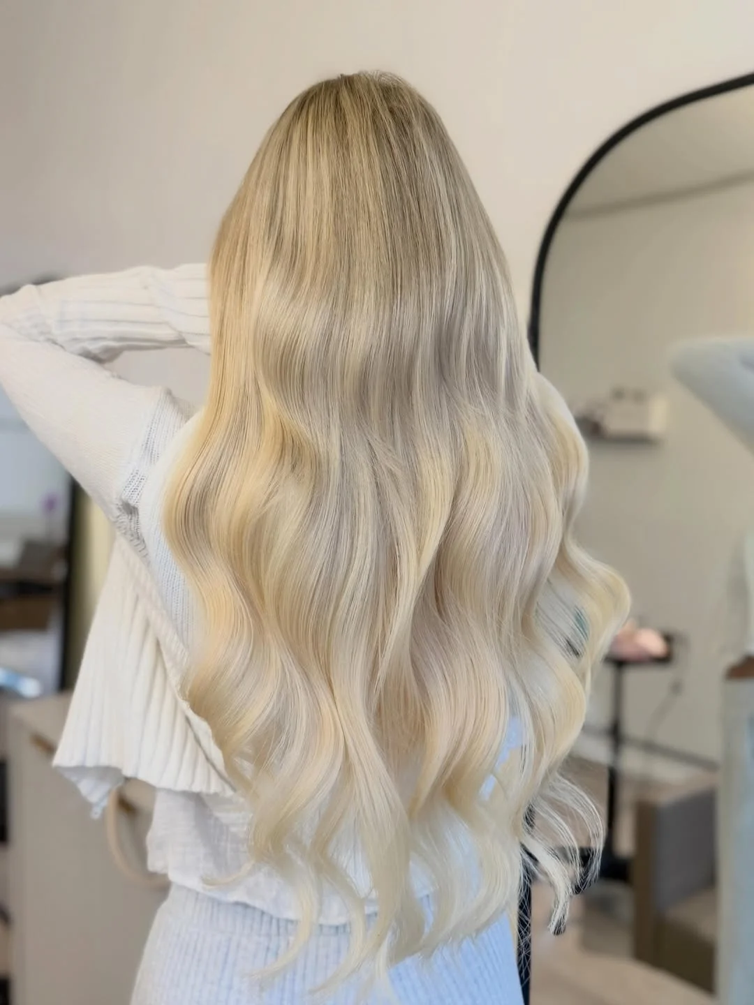 White Blonde Synthetic Lace Front Wig 13x4 Heat Resistant Body Wave Glueless for Daily Party Cosplay Use High Quality Fiber