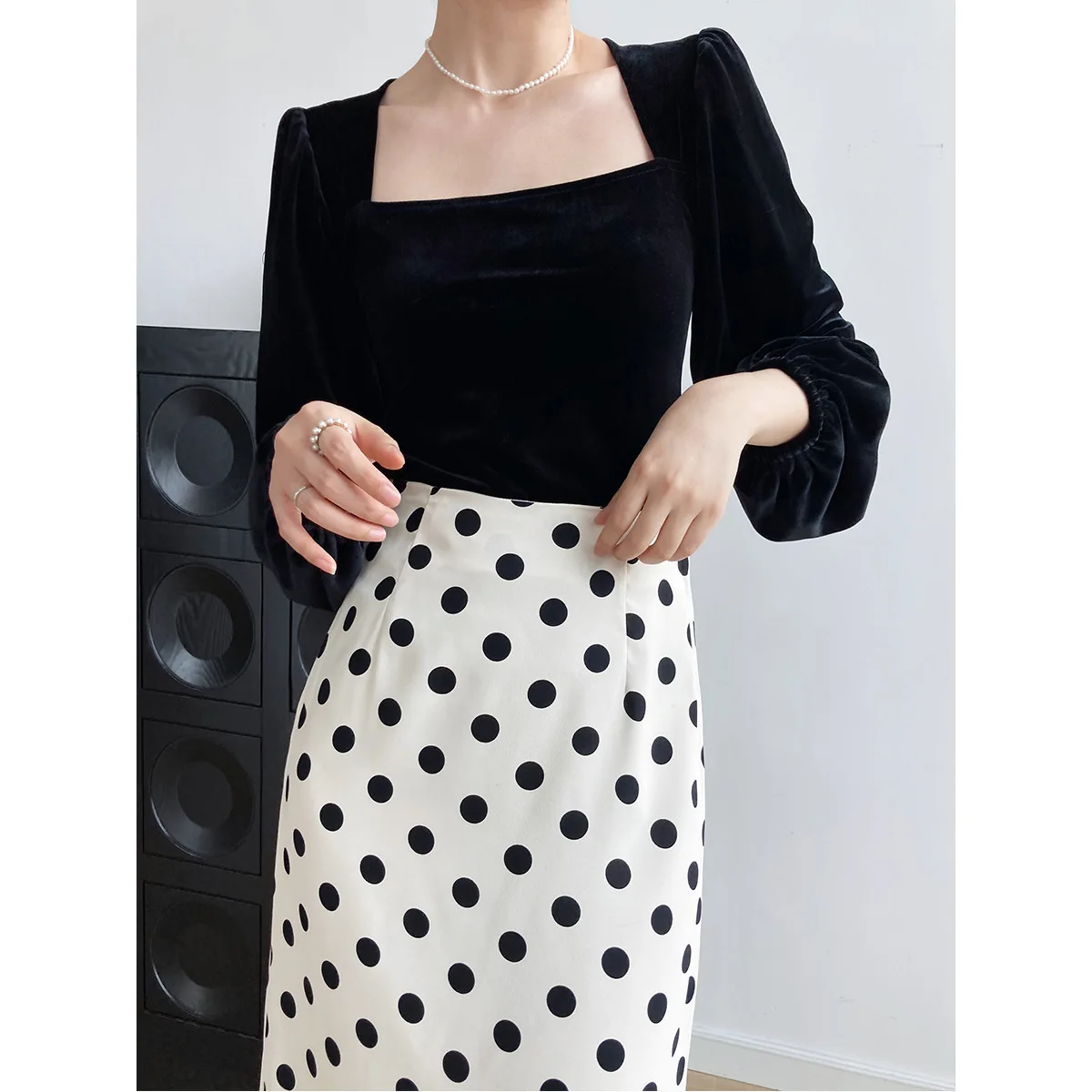 블랙 골드 벨벳 스퀘어 넥 셔츠 여성용 가을 라이트 리프 디자인 버블 슬리브 셔츠 쇄골 노출 탑