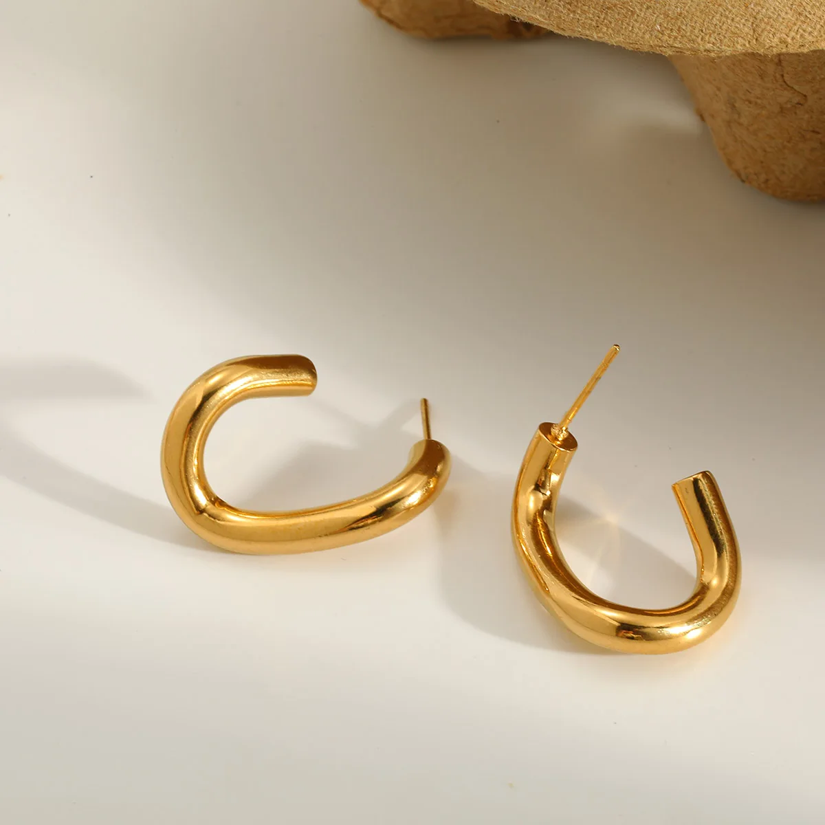 

Elegant Classic Style Women's C-Shaped Earrings Hammered Geometric Stud Earrings Stainless Steel Ear Fashion Jewelry Accessories