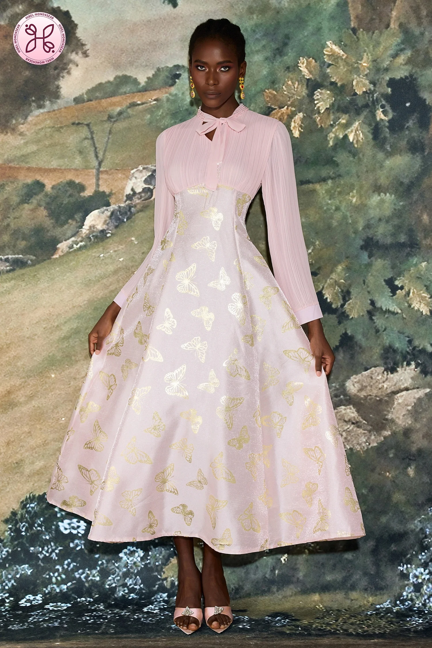 

Ethereal Light Luxury Socialite Elegant Bow V-Neck Dress, Heavy Gold Print Patchwork Flared Maxi Gown for Women