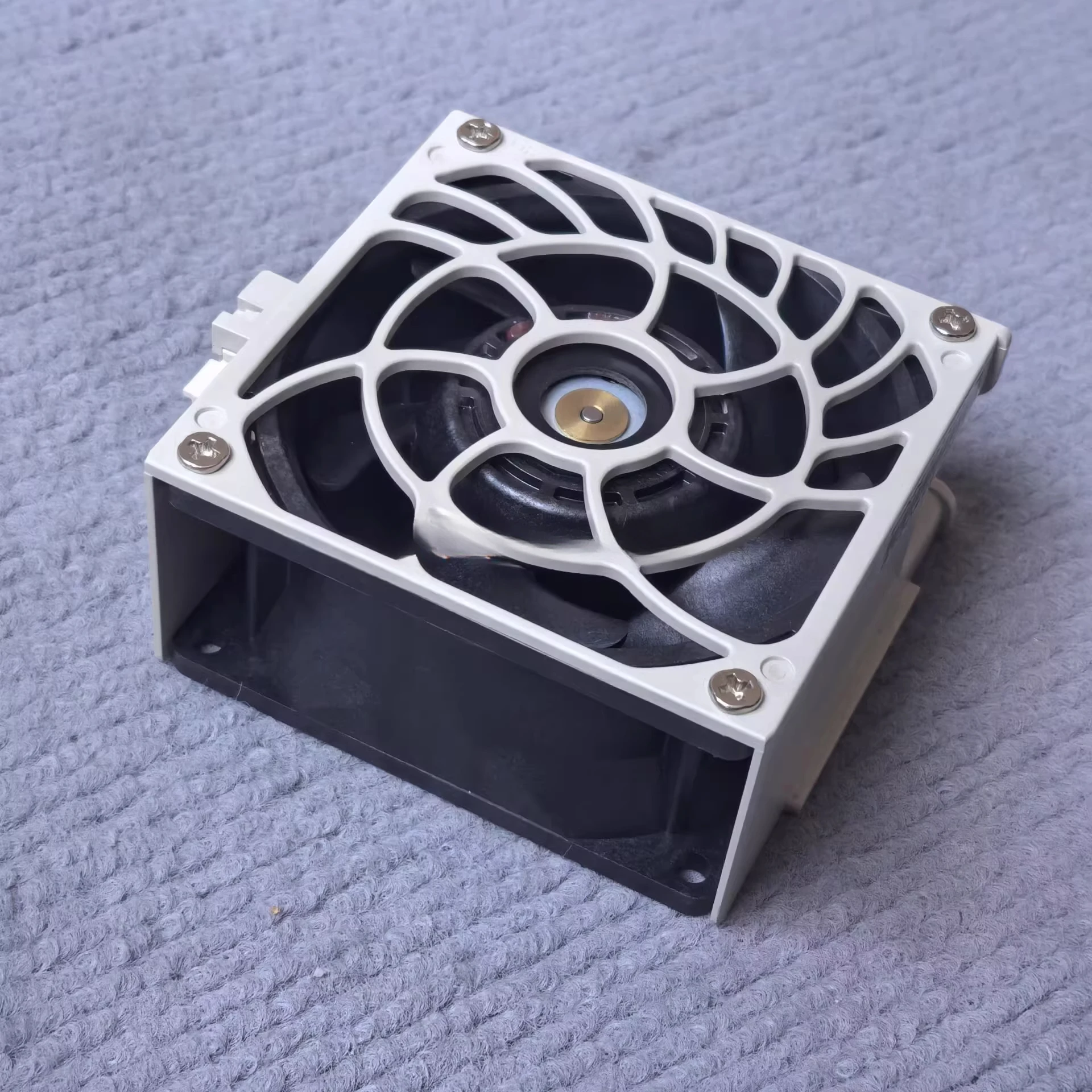 

Вентилятор 9HV0812P1H6041 DC 12В 3.0А