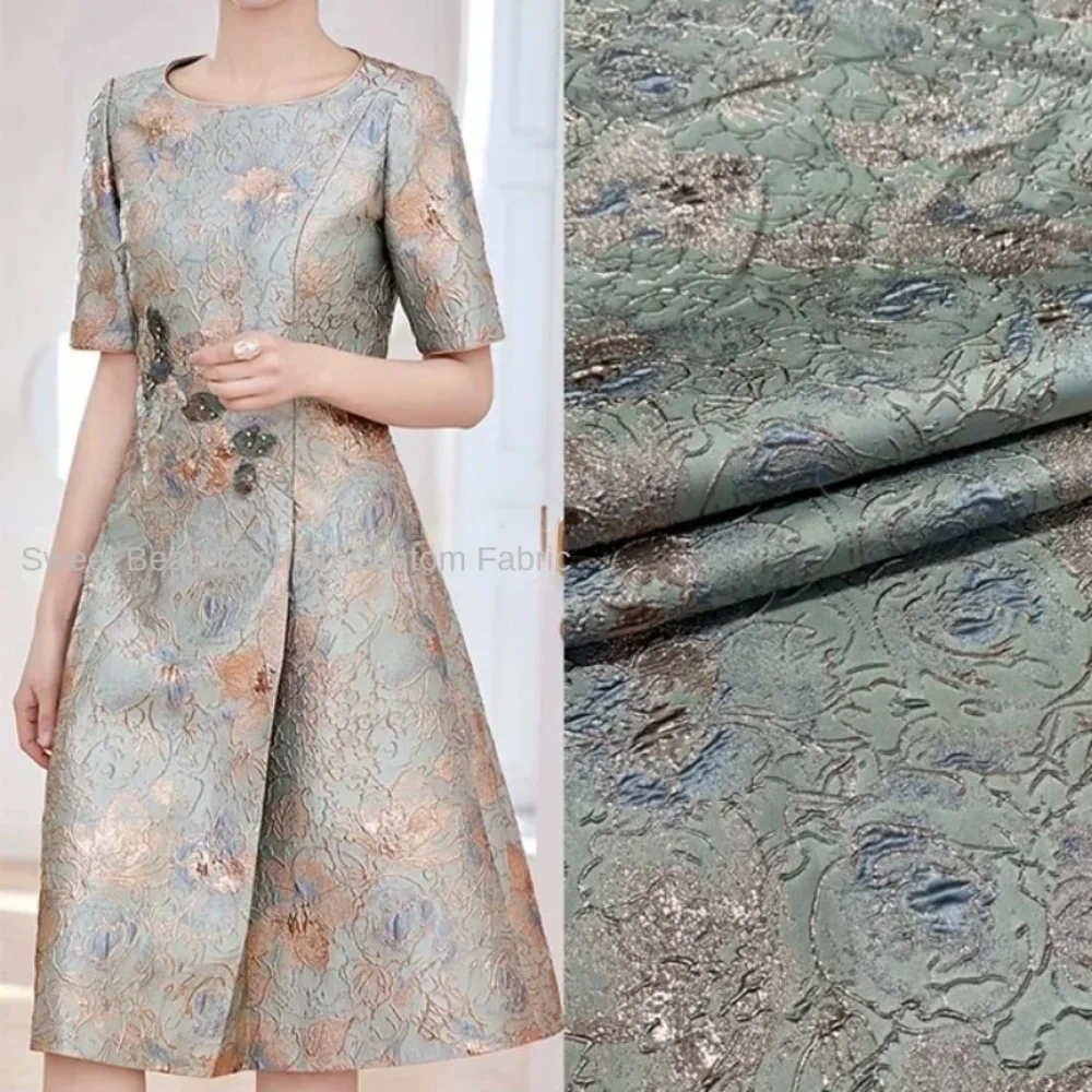 

Парчовая жаккардовая ткань Цветочная пряжа Окрашенное платье Дизайнерская одежда для шитья своими руками Ткань Полиэстер Металлическая проволока Материал