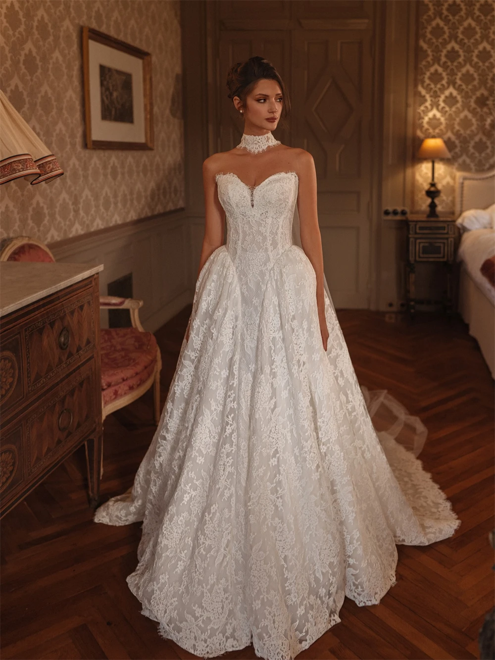 

Customized Dreamy White Lace Bridal Gowns Classic Sweetheart Sleeveless Wedding Dress Boho A-Line Court Train Vestido De Novia