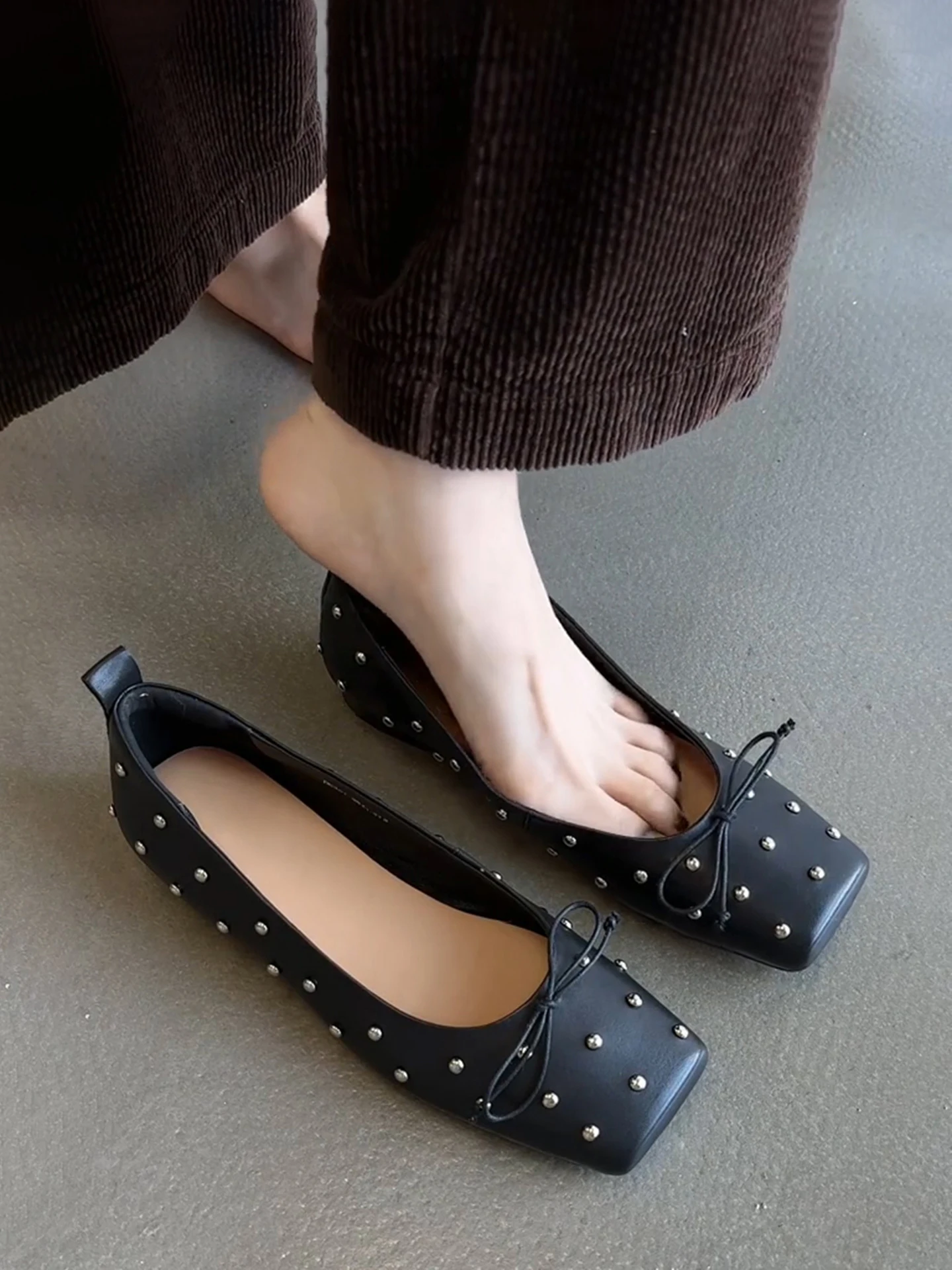 scarpe-da-donna-slip-on-con-rivetti-a-testa-piatta-e-suola-morbida-versione-in-pelle-stile-coreano-scarpe-singole-alla-moda