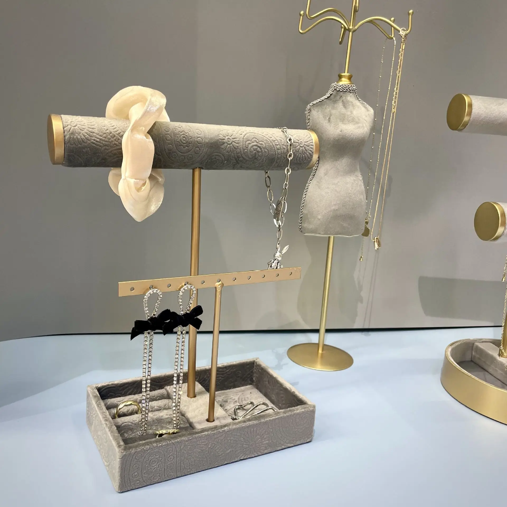 

Креативный реквизит для хранения головных уборов, повязки для волос, ожерелья, серьги, органайзер, стеллаж, домашний туалетный столик, коллекция ювелирных изделий