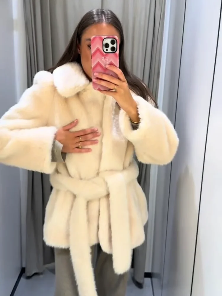 Luxury Faux Fur Women's Coat Turn-down Collar Long Sleeve Lace Up Pocket Soft Short Overcoat Thick Warm Winter Ladies Outerwear