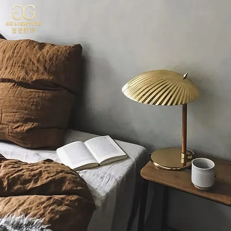 Creative Retro Solid Copper Shell Lamp, Modern Minimalist Nordic European Bedside Decor Light for Bedroom & Study