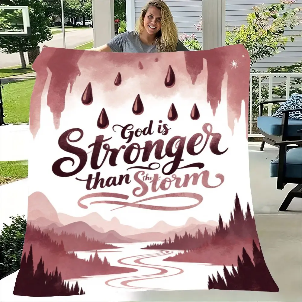 Dios es más fuerte que la tormenta Manta inspiradora: diseño artístico con suave degradado rosa y blanco, goteo de acuarela