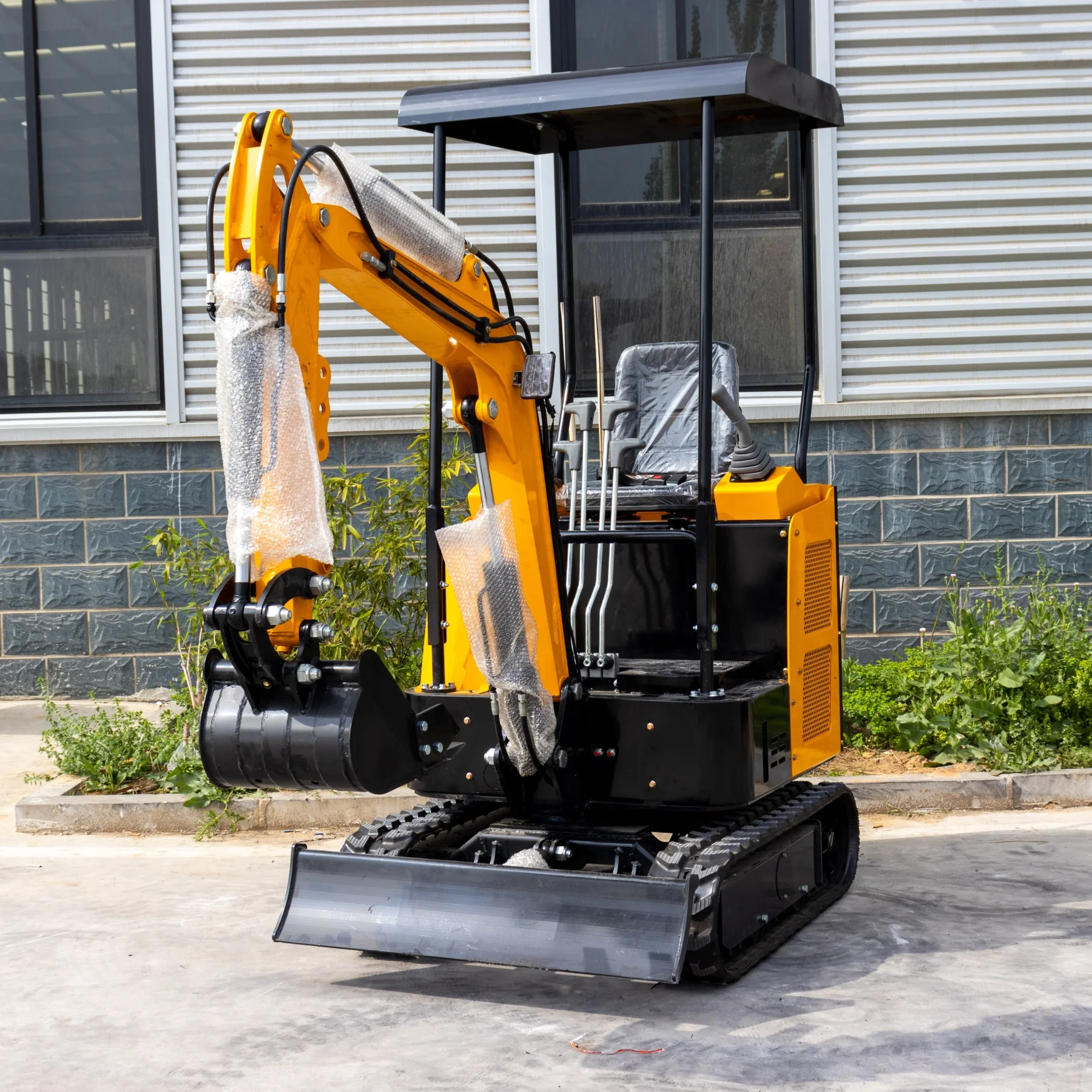Mini Crawler Excavator Mini Digger With Attachment