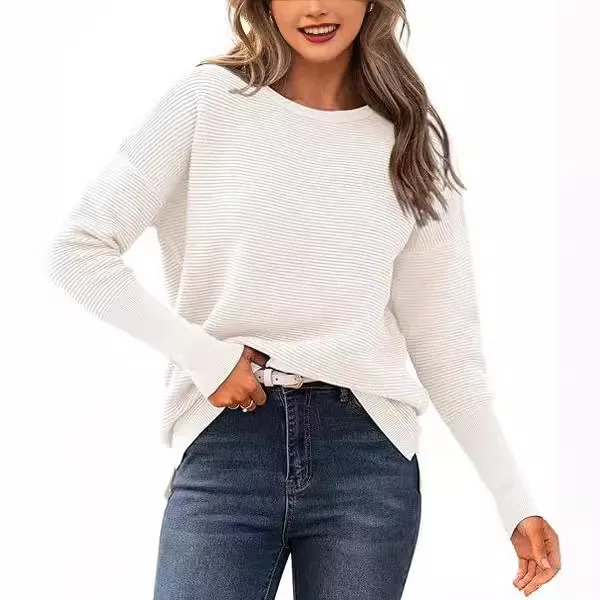 Casual Round Neck Sweater Regular Fit Light Mature Style with 3d Effect Pattern Long Sleeve No Button Closure Women Sweater